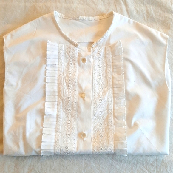 Vintage Tops - Sleeveless Blouse Front Embroideries